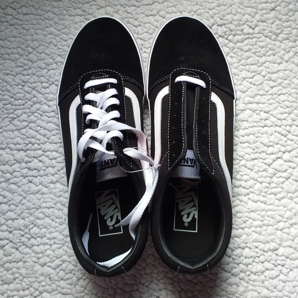 NWT VANS SUEDE SNEAKER